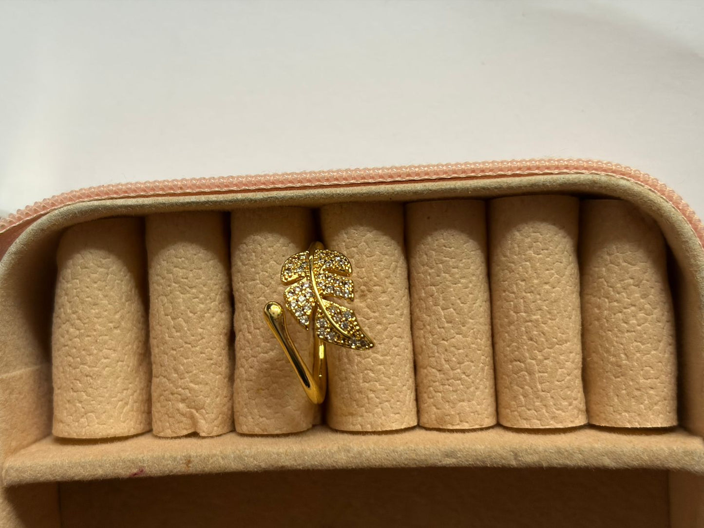Elengant Leaf Pattern Ring