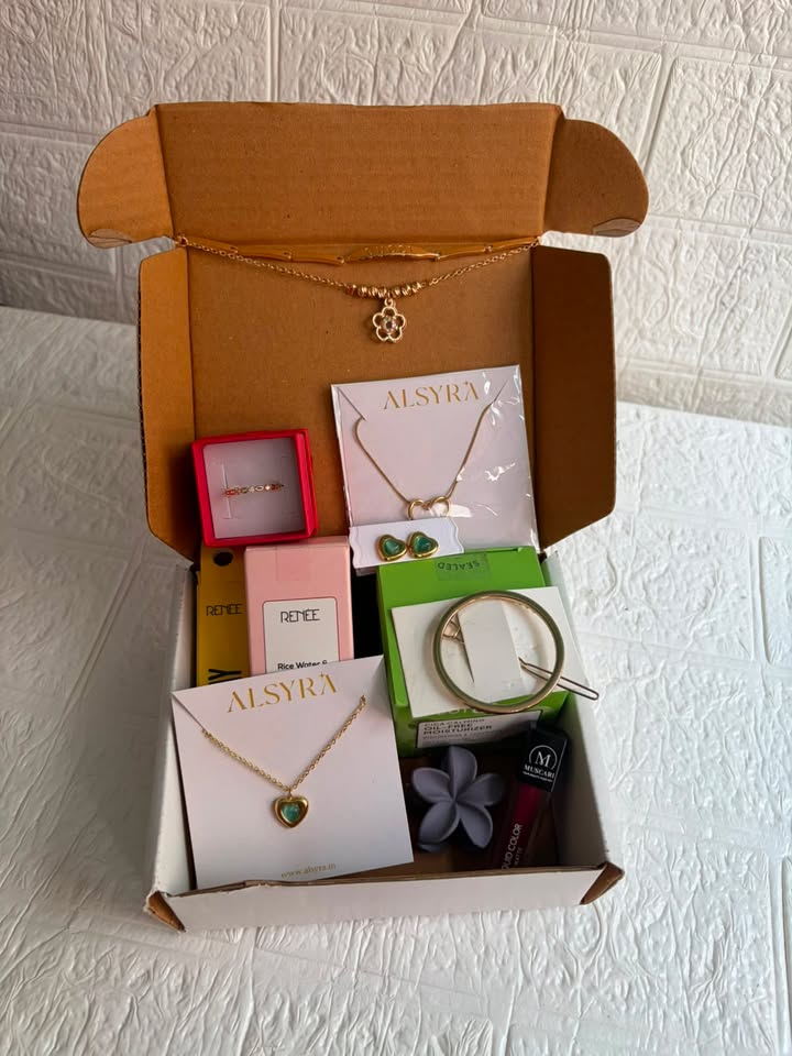 Premium Rakhi Hamper (Moments & Memories)