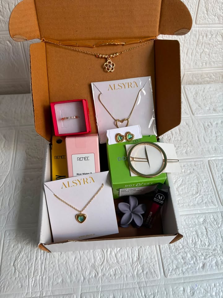Premium Rakhi Hamper (Moments & Memories)