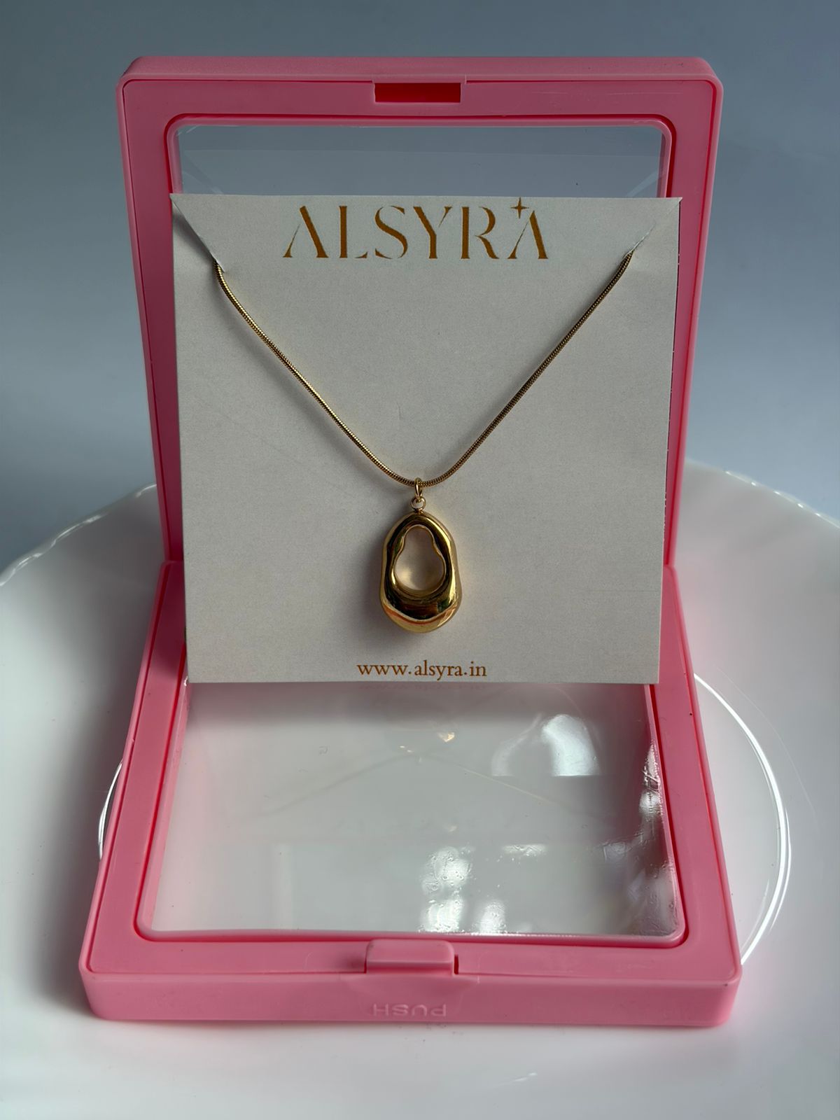 Velora Oval Necklace