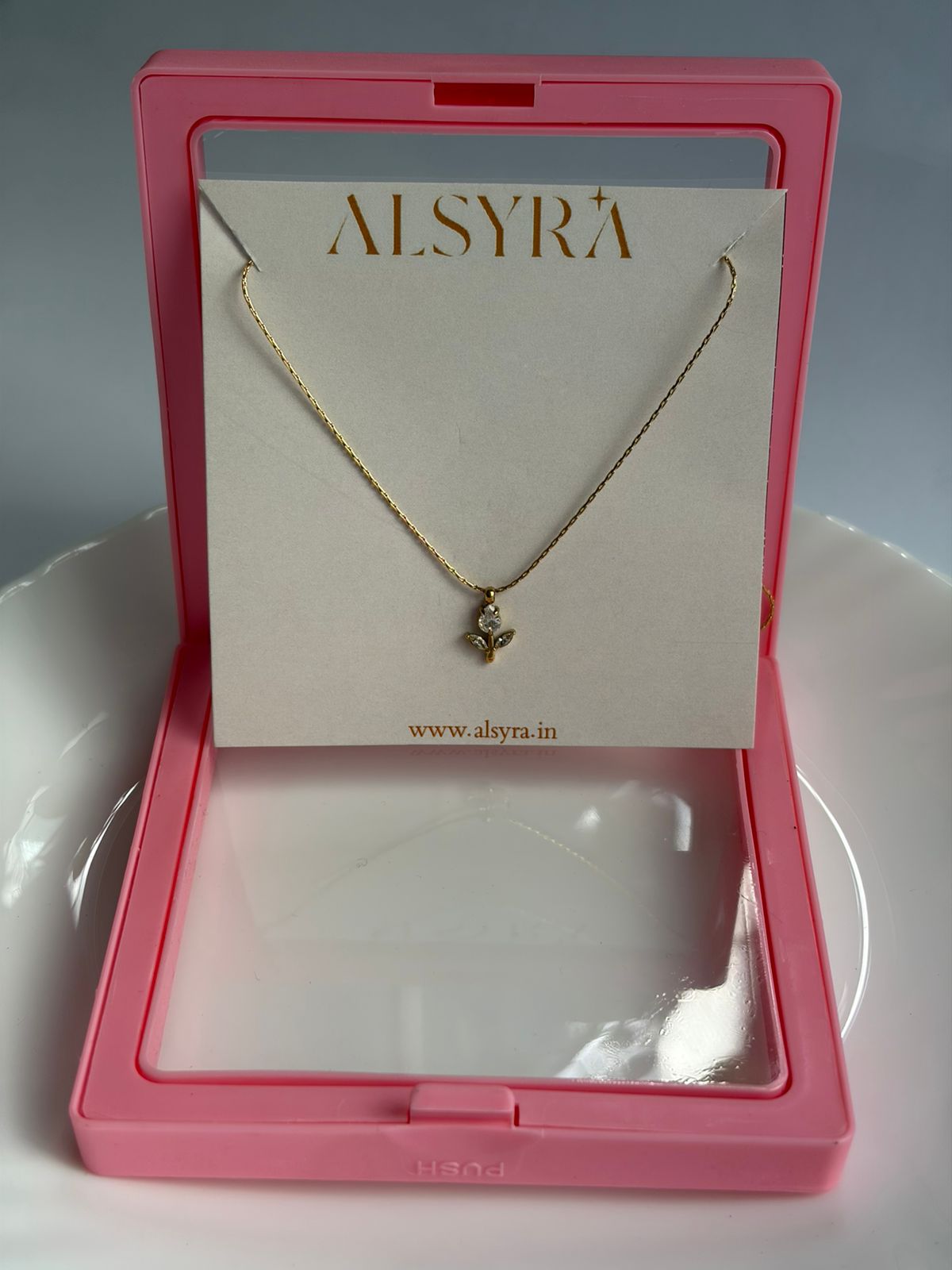 Minimal trendy tulip Necklace