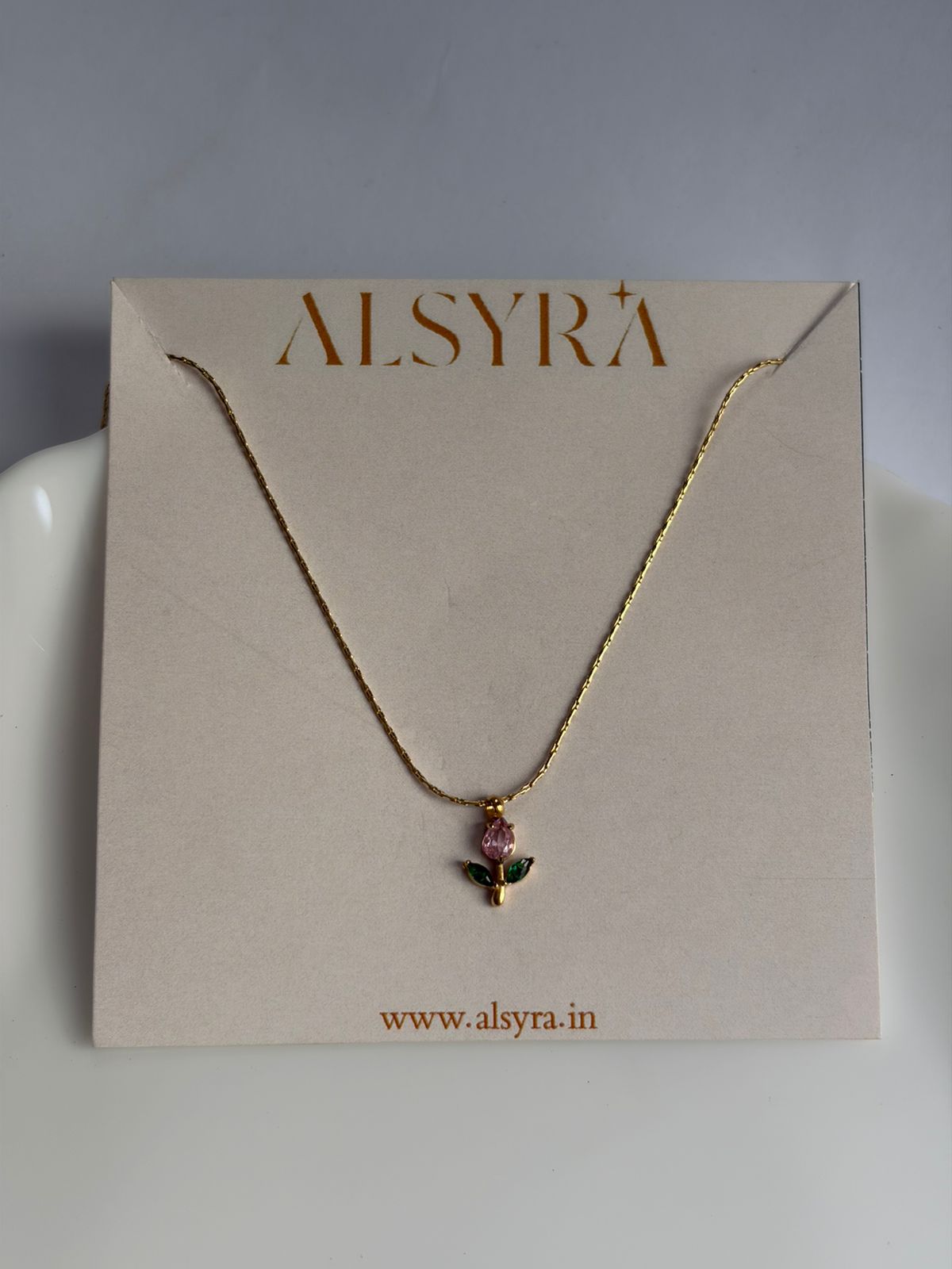 Minimal trendy tulip Necklace