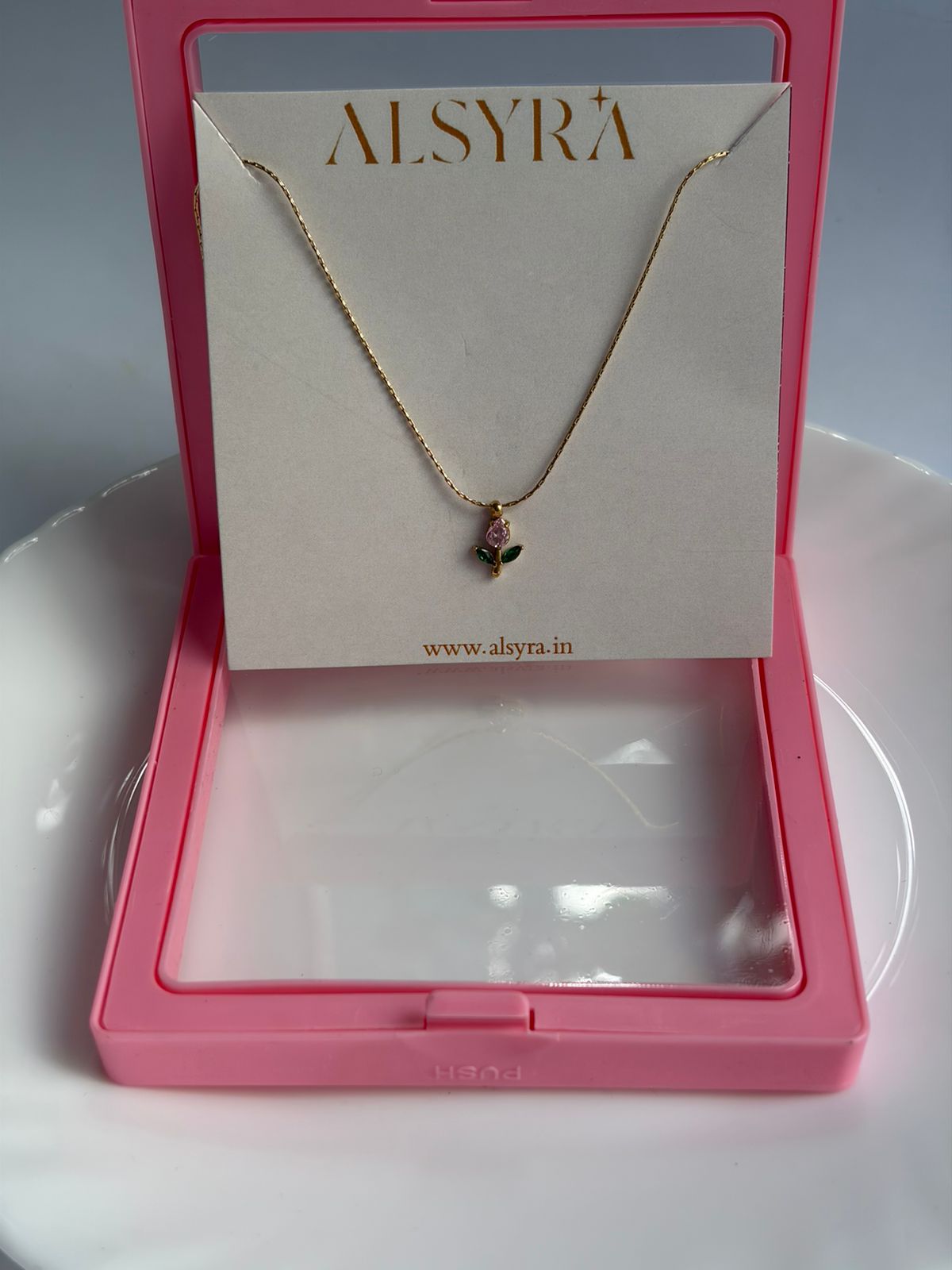 Minimal trendy tulip Necklace