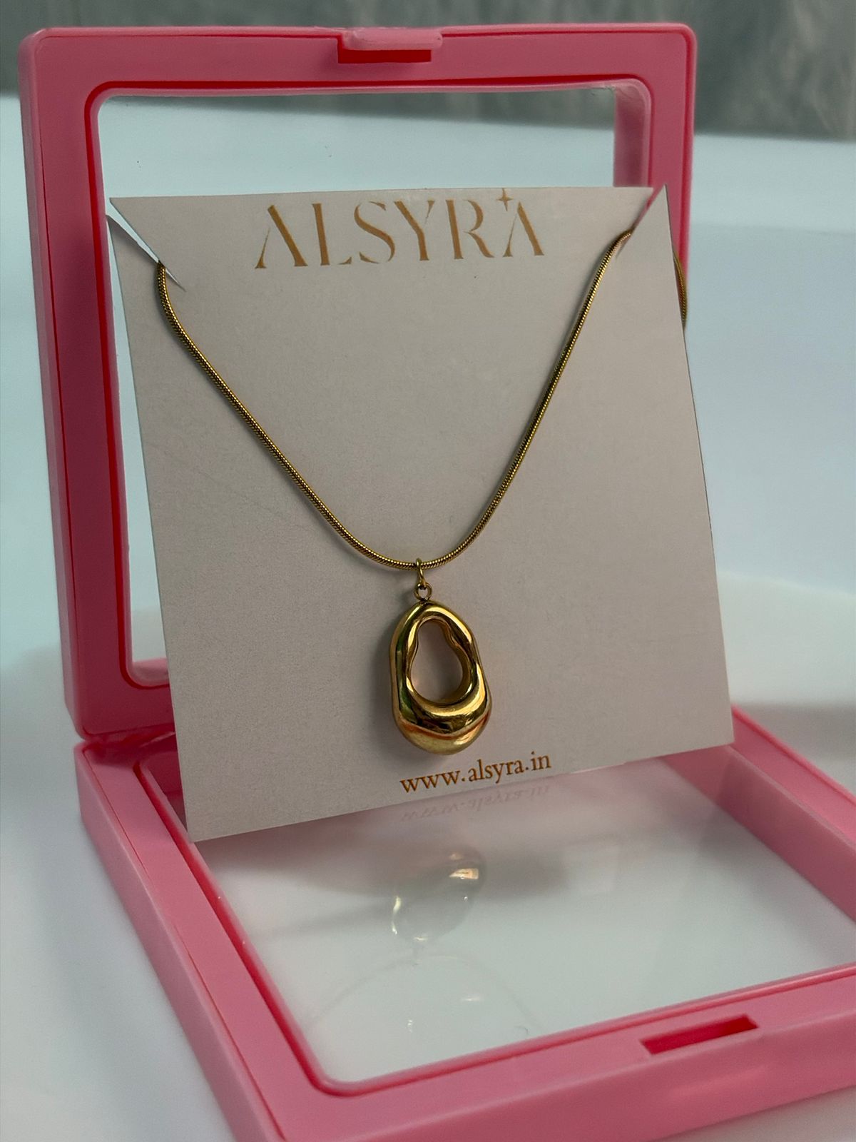Velora Oval Necklace