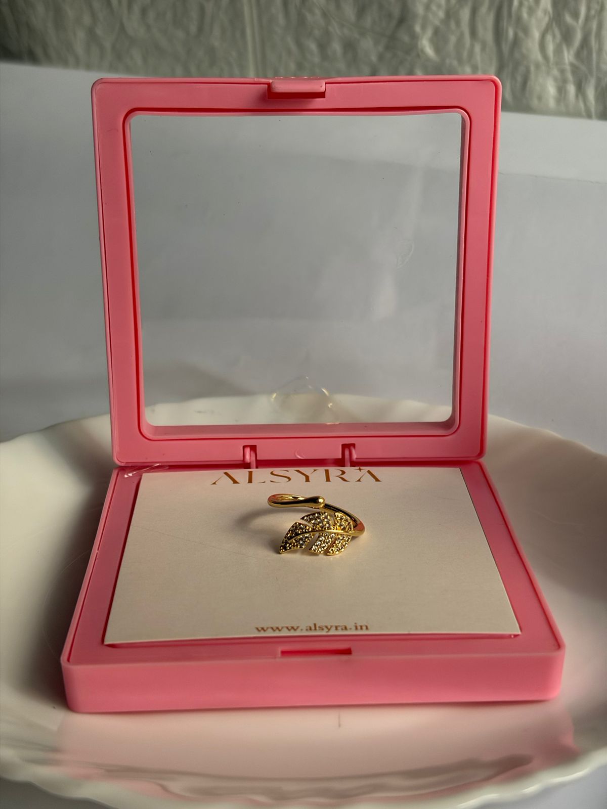 Elengant Leaf Pattern Ring