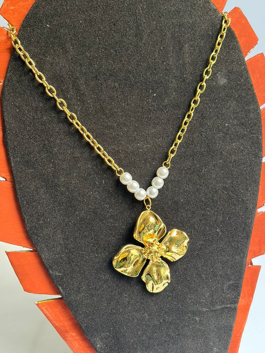 Big Bold Flower Necklace